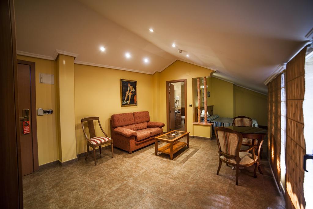 טורדסיאס Hotel Real De Castilla מראה חיצוני תמונה