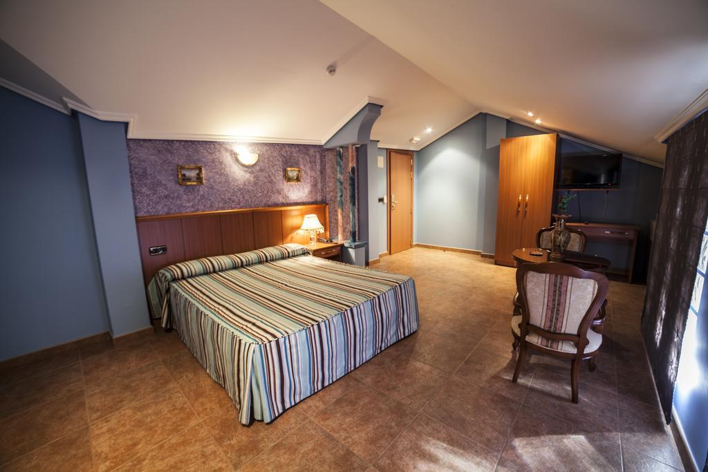 טורדסיאס Hotel Real De Castilla חדר תמונה