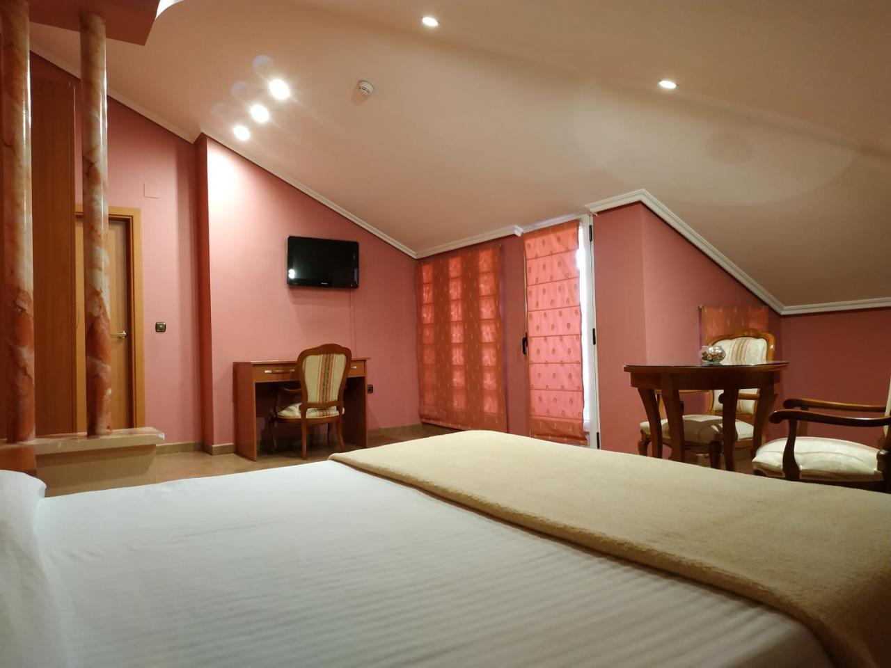 טורדסיאס Hotel Real De Castilla מראה חיצוני תמונה
